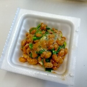 香ばしく旨味がある！納豆ラー油